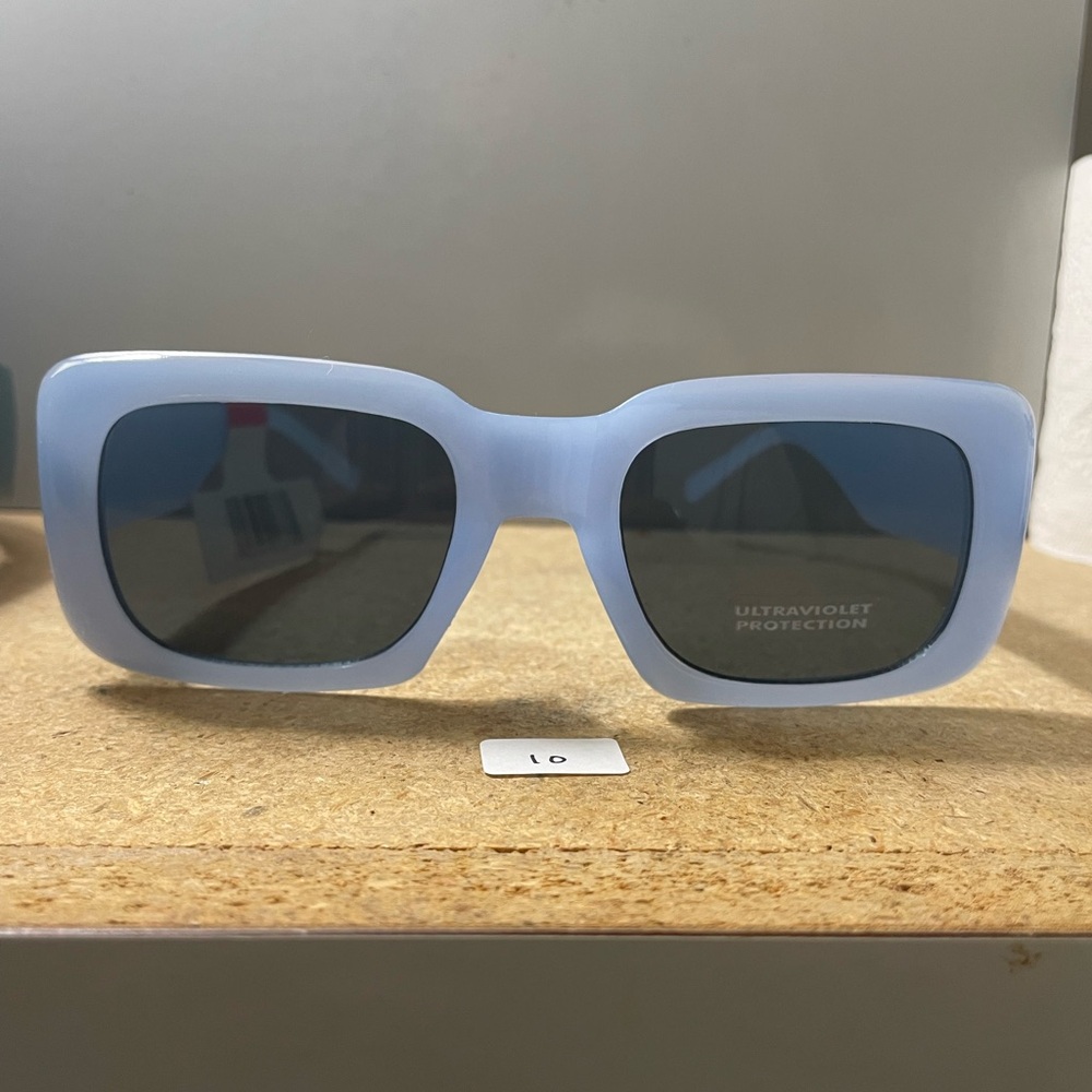 Light blue square unisex sunglasses
